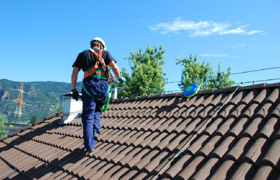 Manutenzione linea vita orizzontale a pali a Bergamo