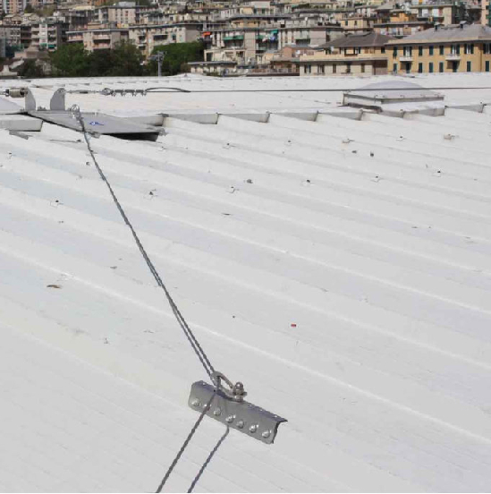Installazione linea vita gancio singolo per lamiera grecata a Brescia