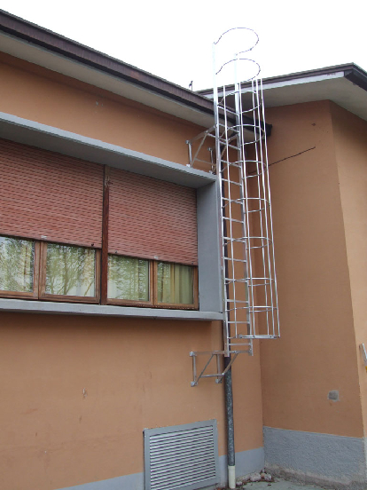 Posa scale di sicurezza per accesso tetti a Bergamo